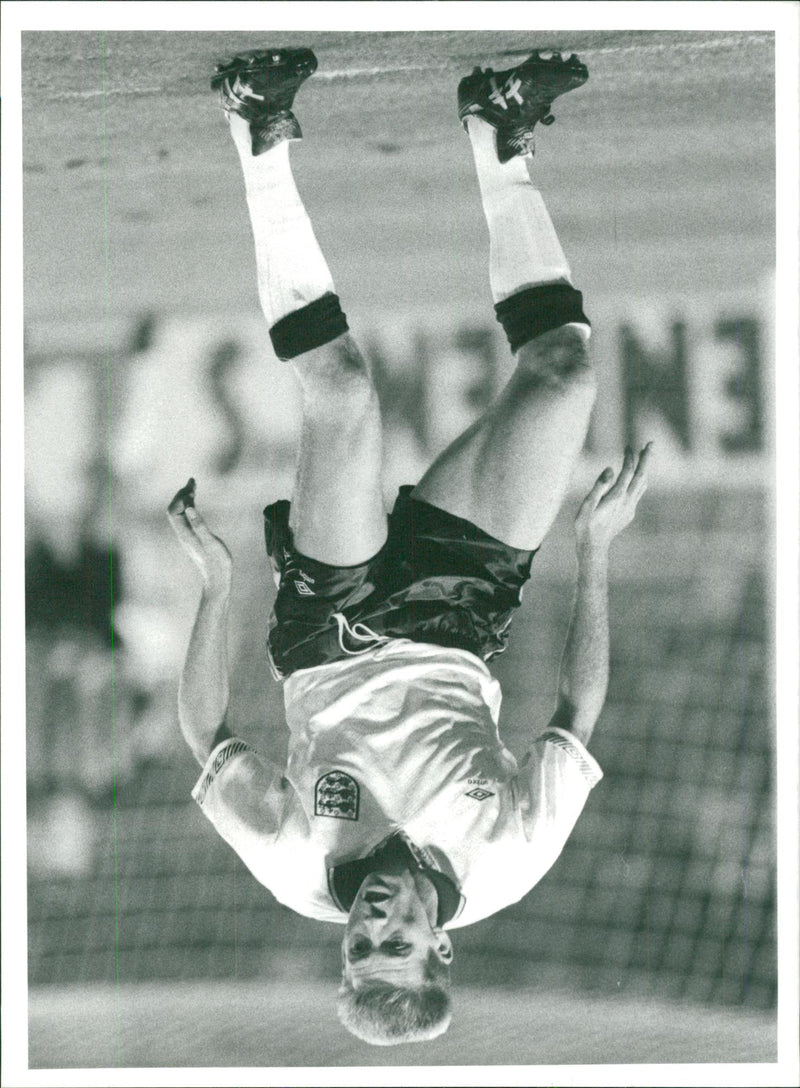 Chris Waddle. - Vintage Photograph