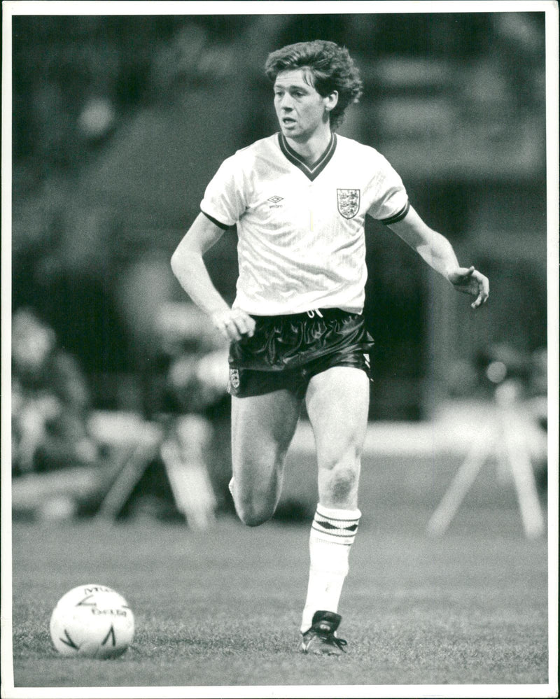 Chris Waddle. - Vintage Photograph