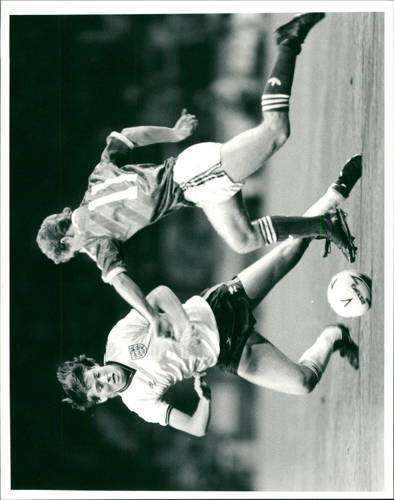 Chris Waddle. - Vintage Photograph