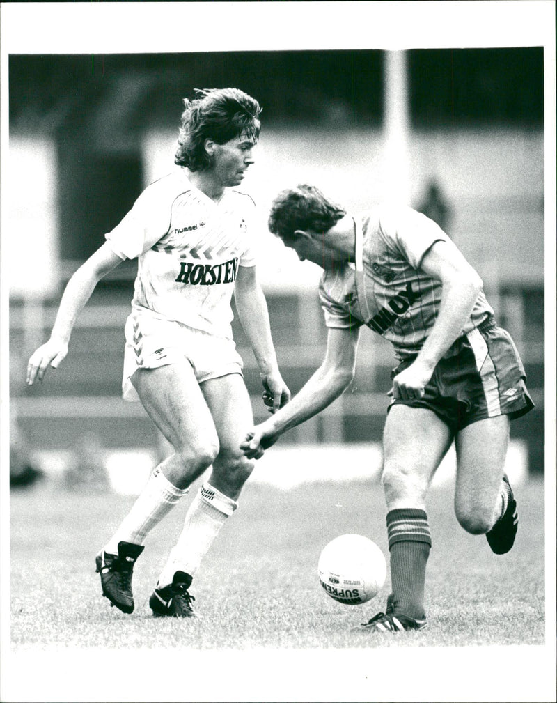 Chris Waddle. - Vintage Photograph