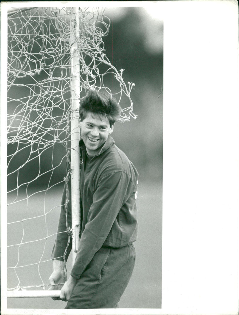 Chris Waddle. - Vintage Photograph