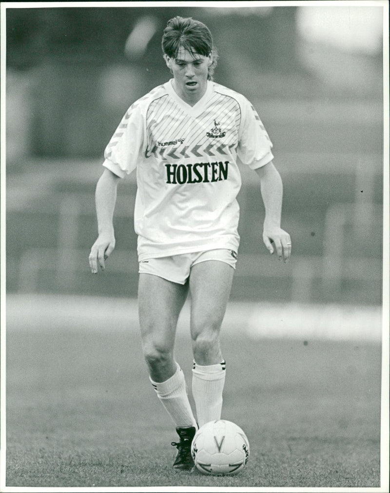 Chris Waddle. - Vintage Photograph