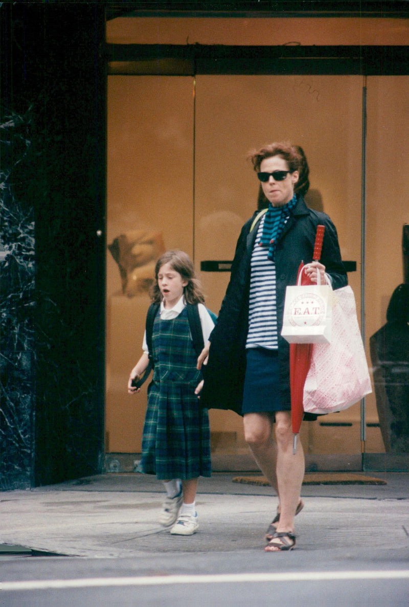 Sigourney Weaver together with daughter Charlotte in New York - Vintage Photograph