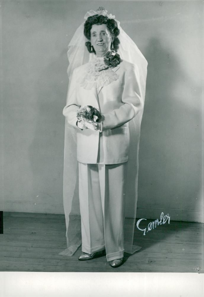 Julia Caesar, actress - 21 November 1945 - Vintage Photograph
