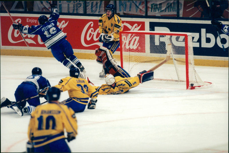 Ice Hockey World Cup 1995. Sweden-Finland - Vintage Photograph
