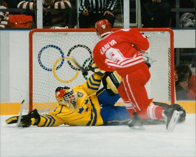 Ice Hockey: OS in Lillehammer, Ice Hockey Final Sweden-Canada - Vintage Photograph