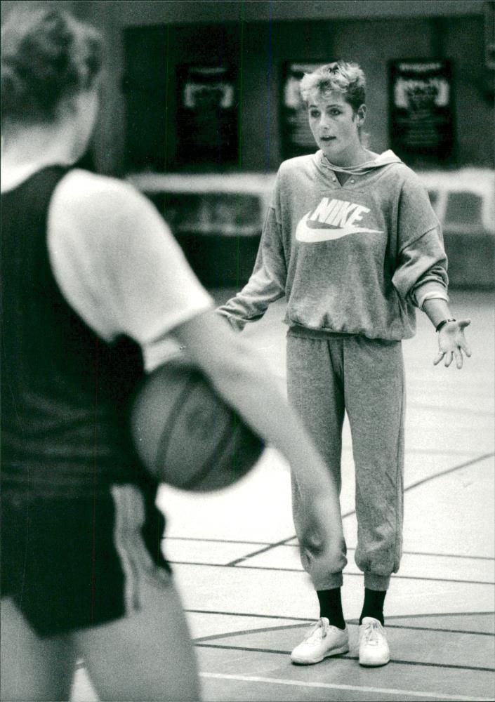 Linnea Bohlin, basketball - Vintage Photograph