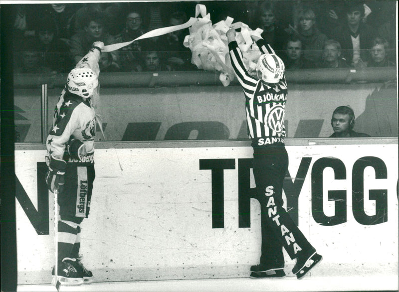 Ice hockey miscellaneous - Vintage Photograph