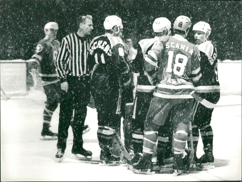 Ice hockey miscellaneous - Vintage Photograph