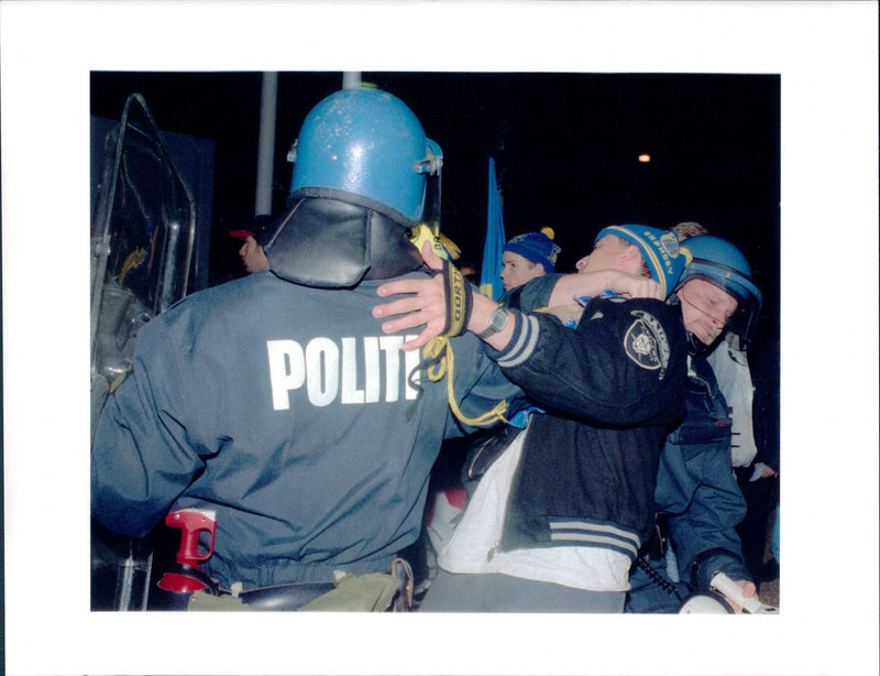 1994 SOLNA POLITI POLITIET BROENDBY AFTER COUNTRY CAPTIO BILD WRITER ENGLAND - Vintage Photograph
