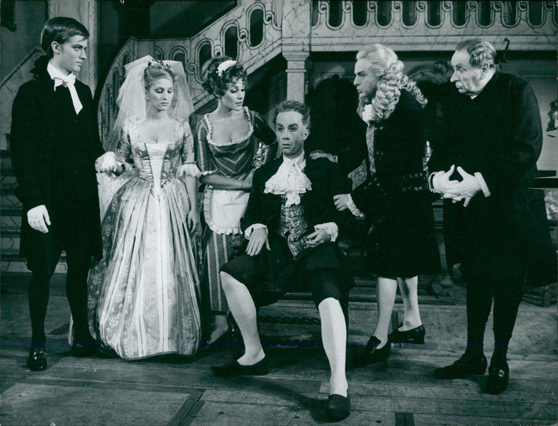 Puk Schaufuss, Susse Wold, Jörgen Reenberg, Palle Huld och Olaf Ussing i "The Hunter" på The Royal Theatre - Vintage Photograph