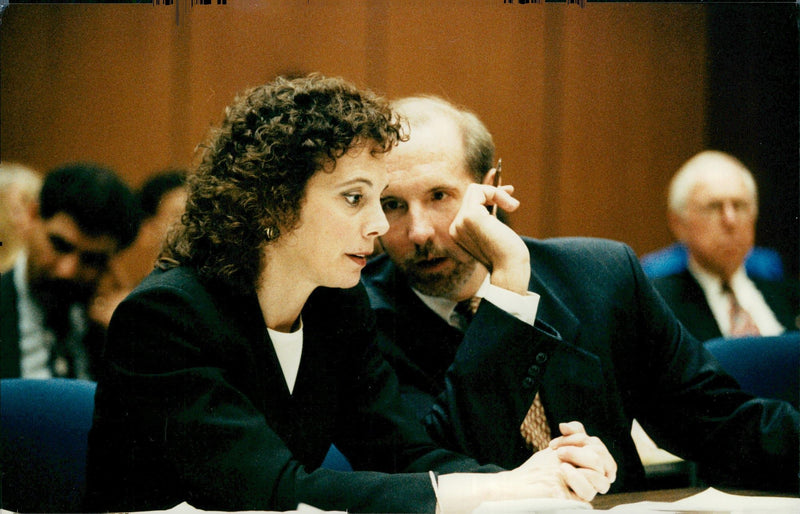 Åklagare Marcia Clark och William Hodgman under O.J. Simpsons rättegång - Vintage Photograph