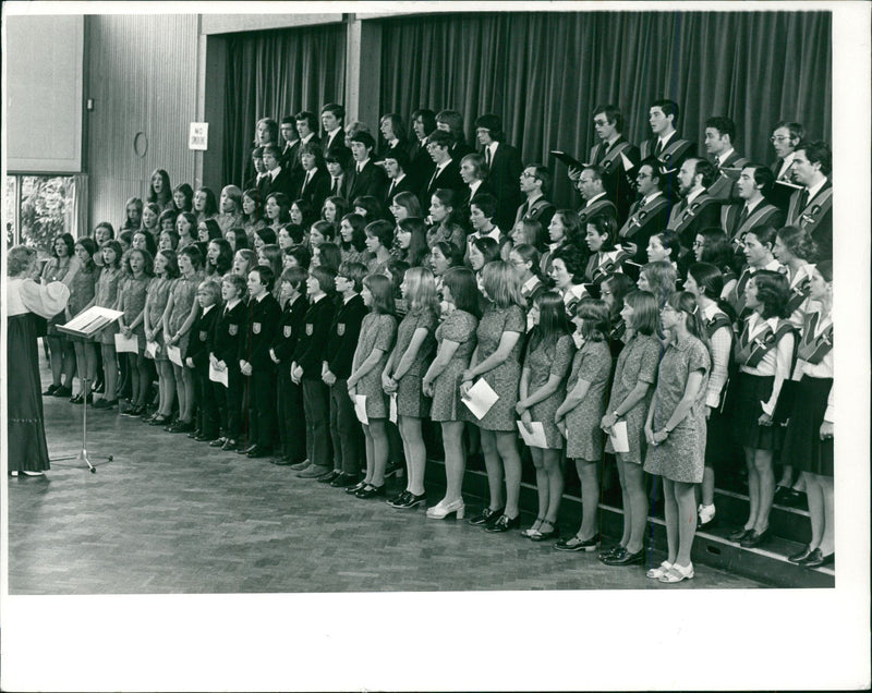 1973 LIBRAR CONCERT - Vintage Photograph