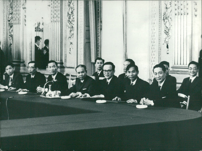 Vietnam War, Meetings and Conferences - Vintage Photograph