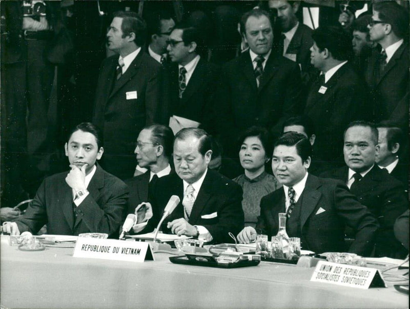 Vietnam War, Meetings and Conferences - Vintage Photograph