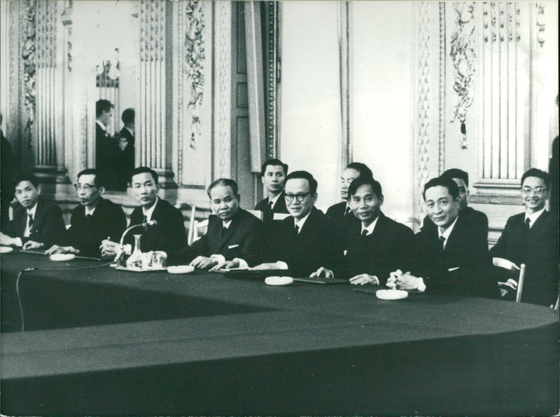 Vietnam War, Meetings and Conferences - Vintage Photograph