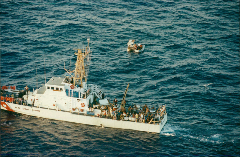 1994 RAPHT WHERE CONTINUE PROMI THESE REFUGEES SPOTTED AMERICAN REFU PRESS SHIP - Vintage Photograph