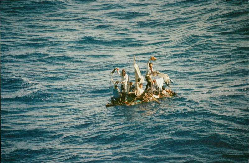 1994 CONTINUE THESE REFUGES SPOTTED AMERICAN REFUGES COUNTRY WHICH NAVY PRESS - Vintage Photograph