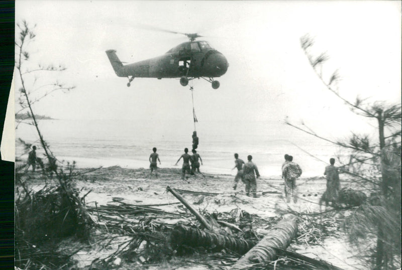 Vietnam war, guerrillas, soldiers, war pictures - Vintage Photograph