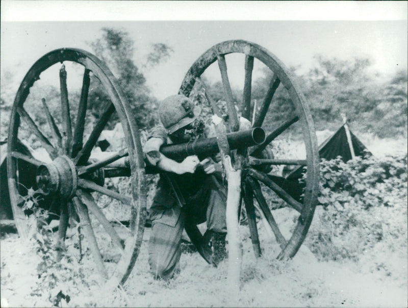 Vietnam war, gerilla, soldiers, war pictures - Vintage Photograph