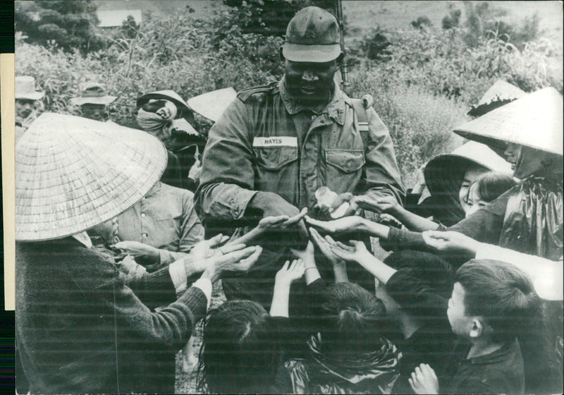 Vietnam war, gerilla, soldiers, war pictures - Vintage Photograph