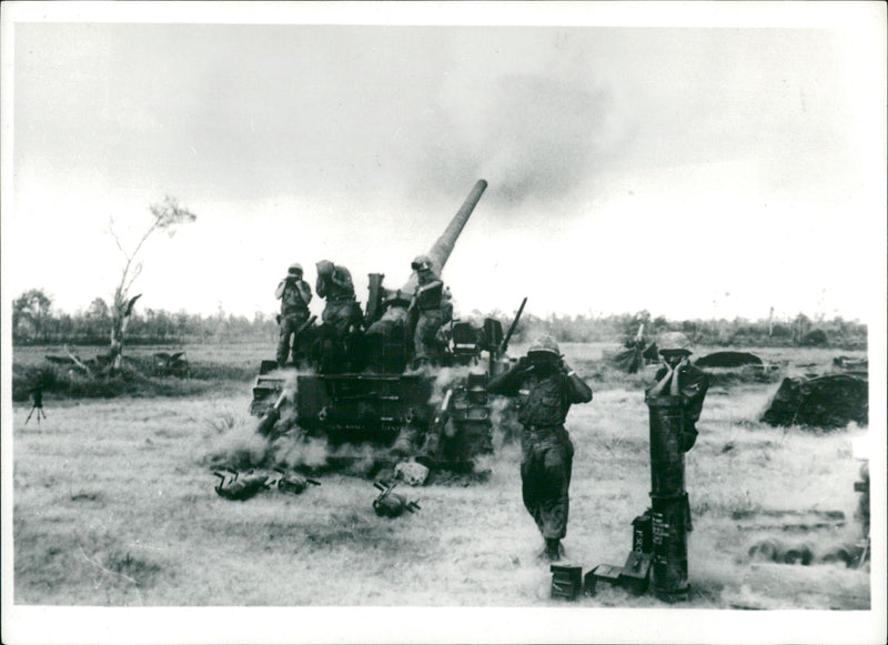 Vietnam war, gerilla, soldiers, war pictures - Vintage Photograph