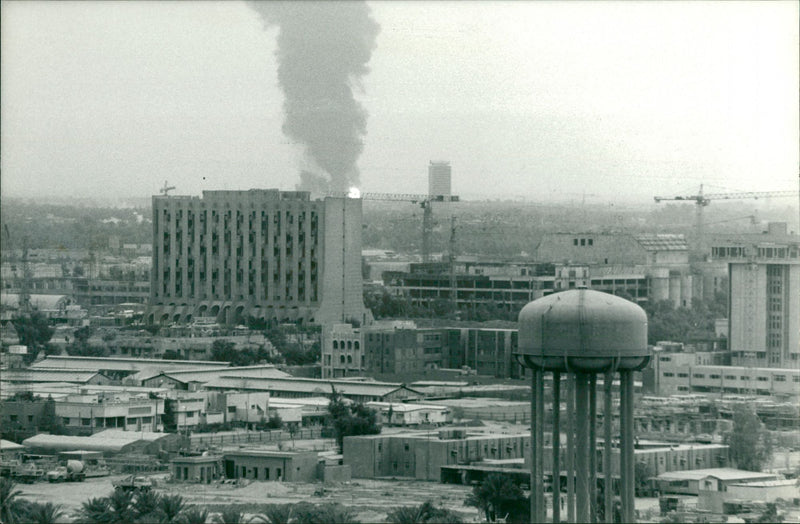 1980 BAGHDAD BELLOWS JETS AFTER SEPT MODERN MODERNE AND APRES PARIS PRESS FRANCE - Vintage Photograph