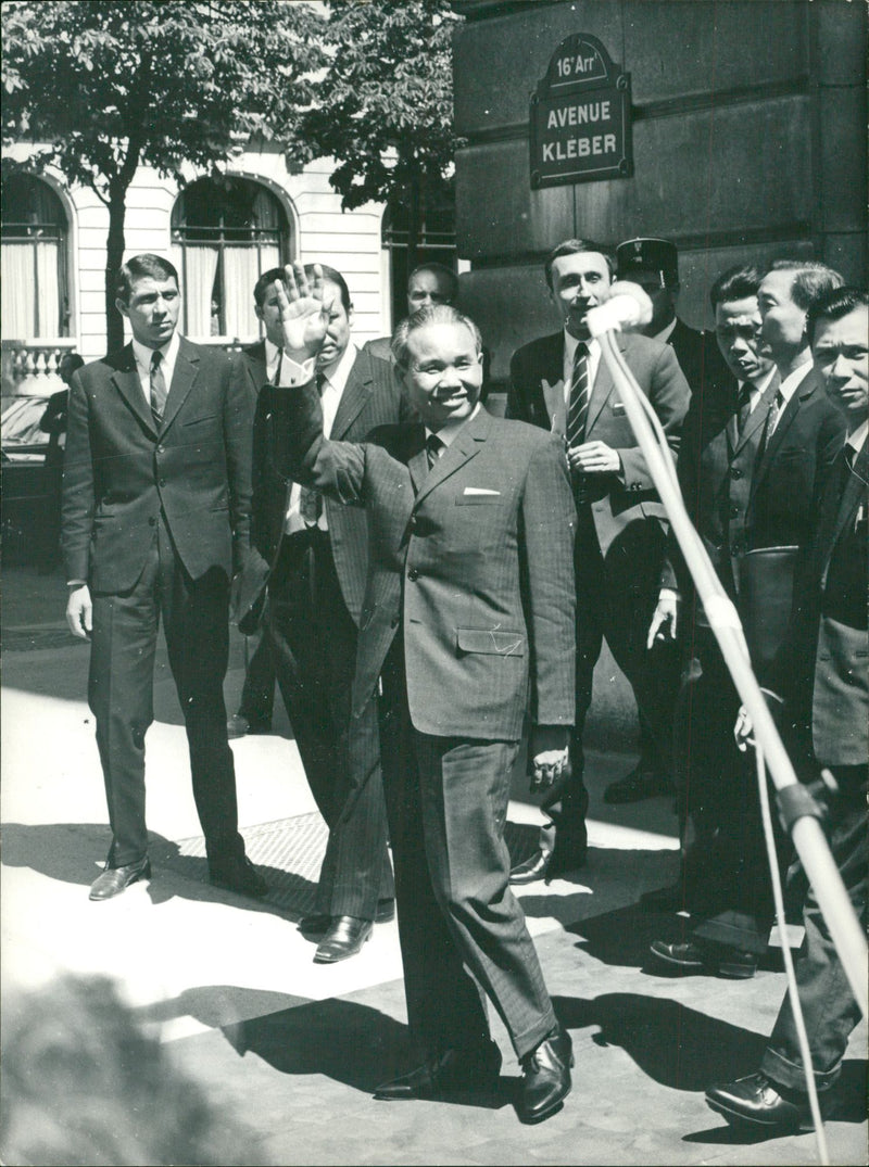 Vietnam War, Meetings and Conferences - Vintage Photograph