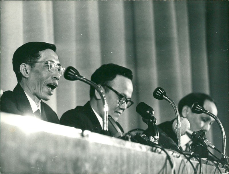 Vietnam War, Meetings and Conferences - Vintage Photograph