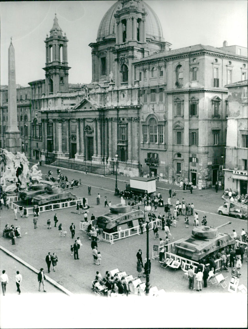 Rome: Tanks set in Piazza Navona at the 25th anniversary of Rome's liberation - Vintage Photograph