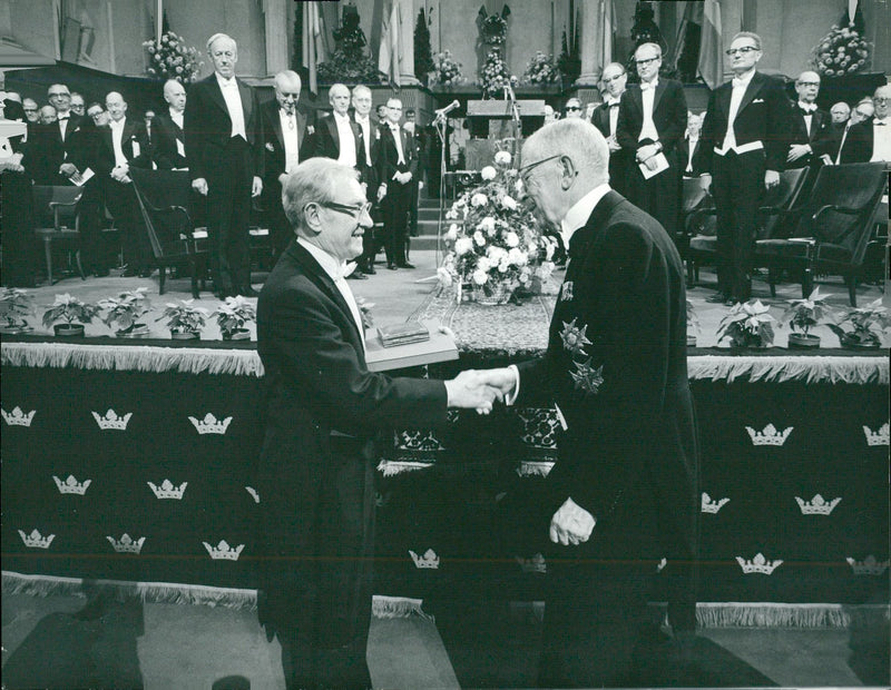 Julius Axelrod receives Nobel's medicine award by King Gustaf VI Adolf in the Concert Hall - Vintage Photograph