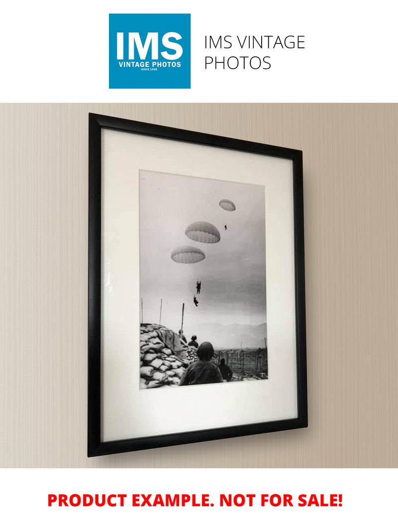 Formation parachuting - Vintage Photograph